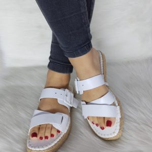 Sandalia plana en Cuero